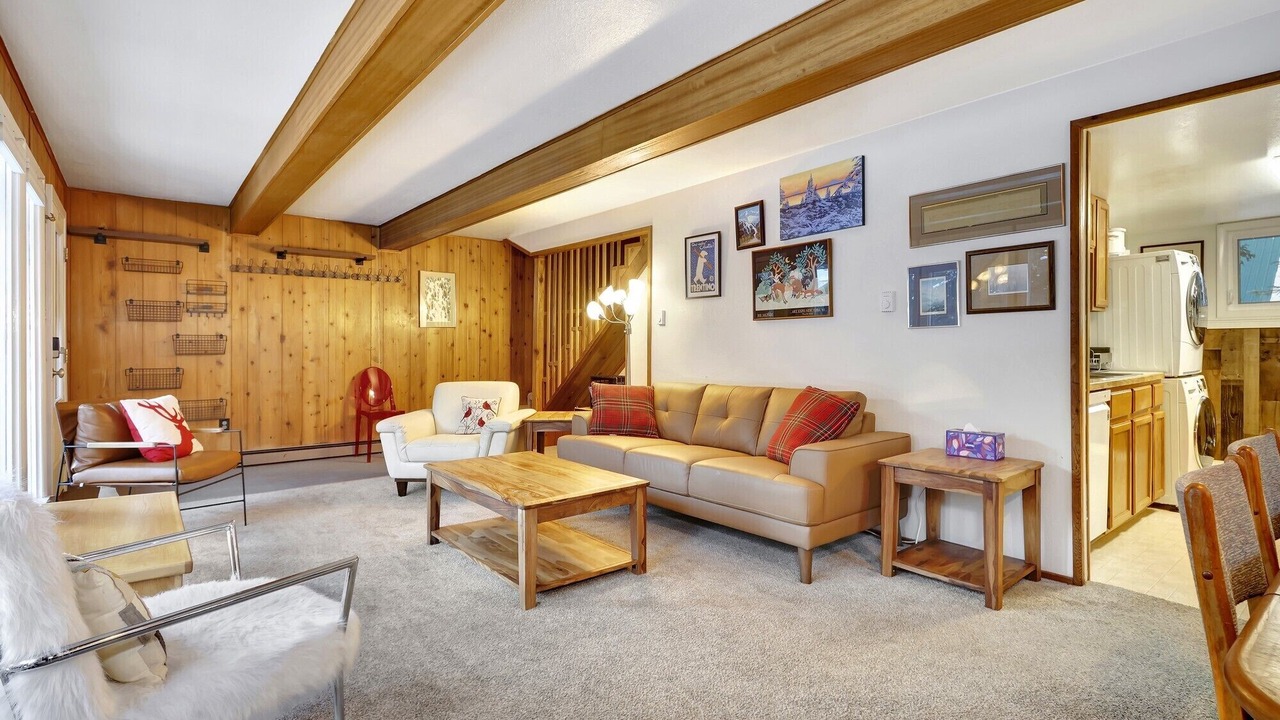 Photo of Livingroom in Alyeska