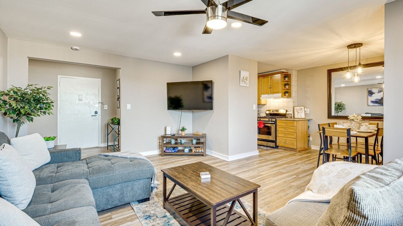 Photo of Livingroom in Peachtree Center