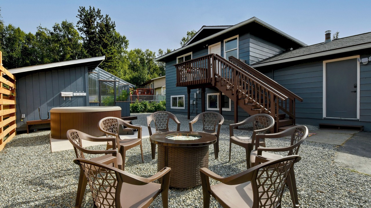 Photo of Patio Balcony in Northeast Anchorage