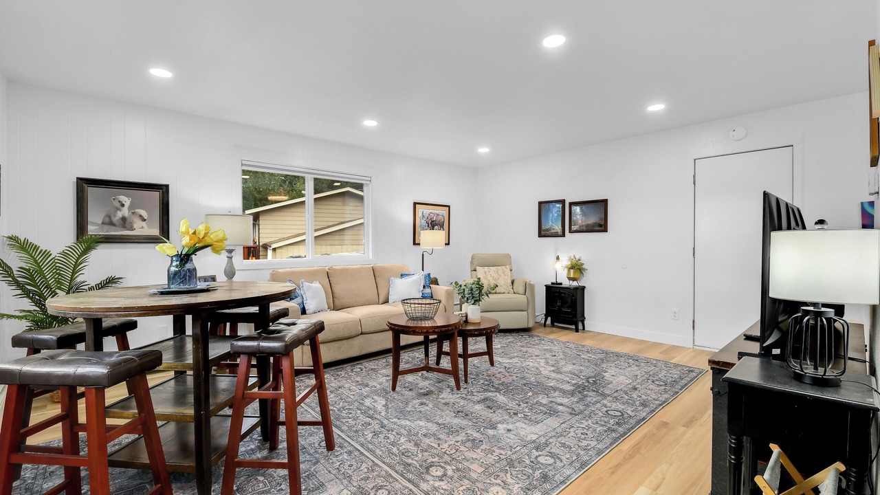 Photo of Livingroom in Northeast Anchorage