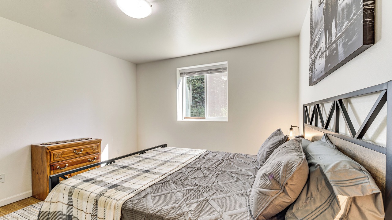 Photo of Bedroom in Knik-Fairview