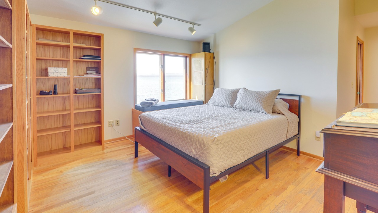 Photo of Bedroom in Juneau