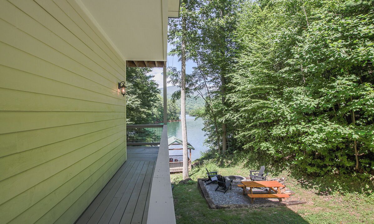 Photo of Patio Balcony in Robbinsville