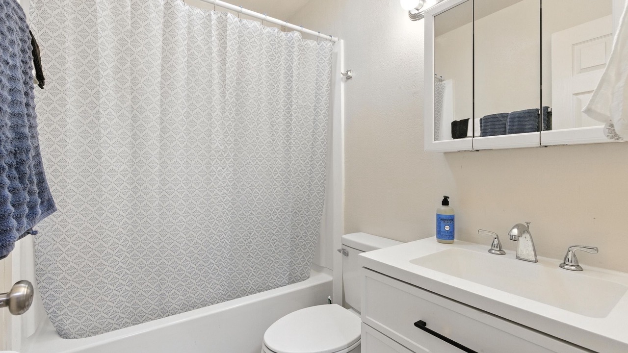 Photo of Bathroom in Bayshore - Klatt