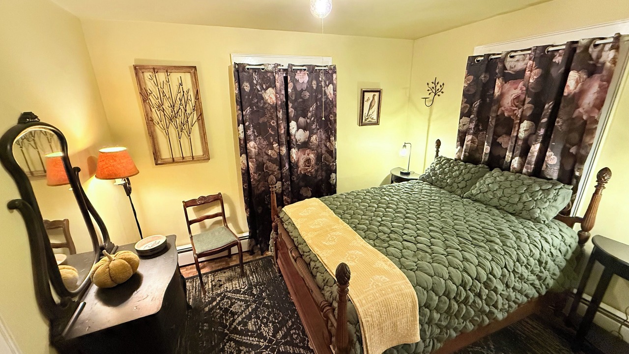Photo of Bedroom in Salem