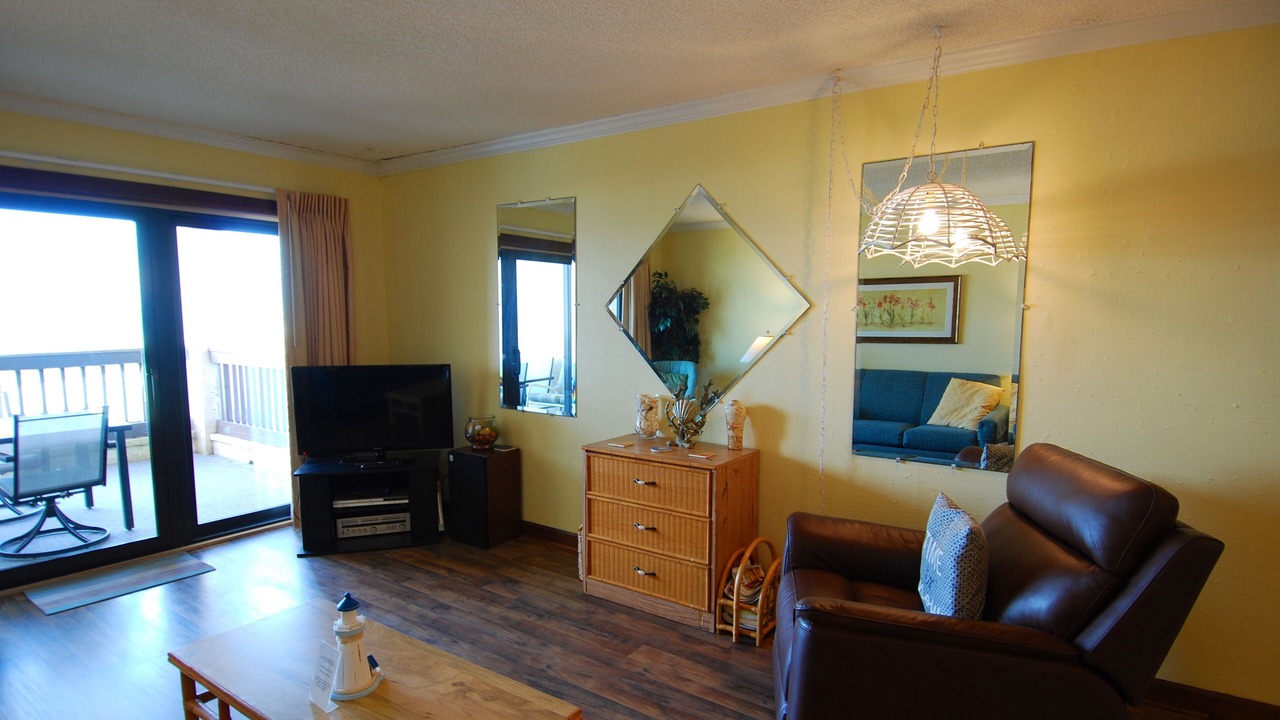 Photo of Livingroom in Arcadian Shores