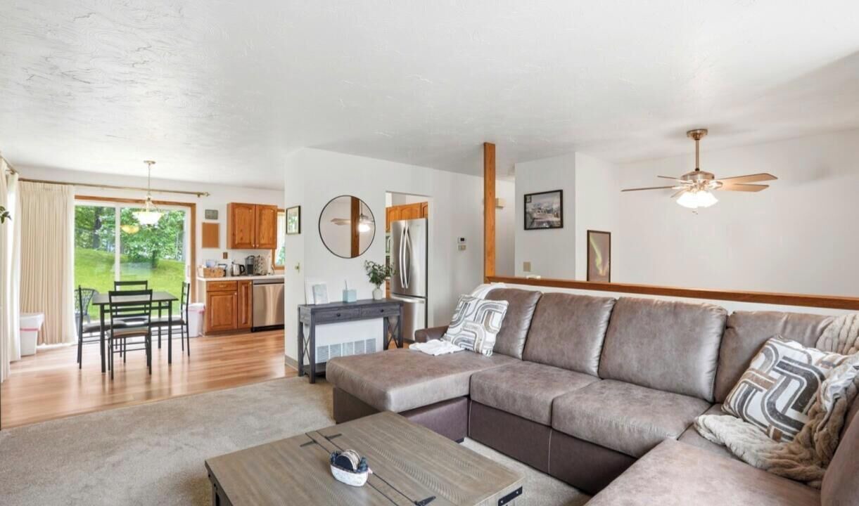 Photo of Livingroom in Abbott Loop