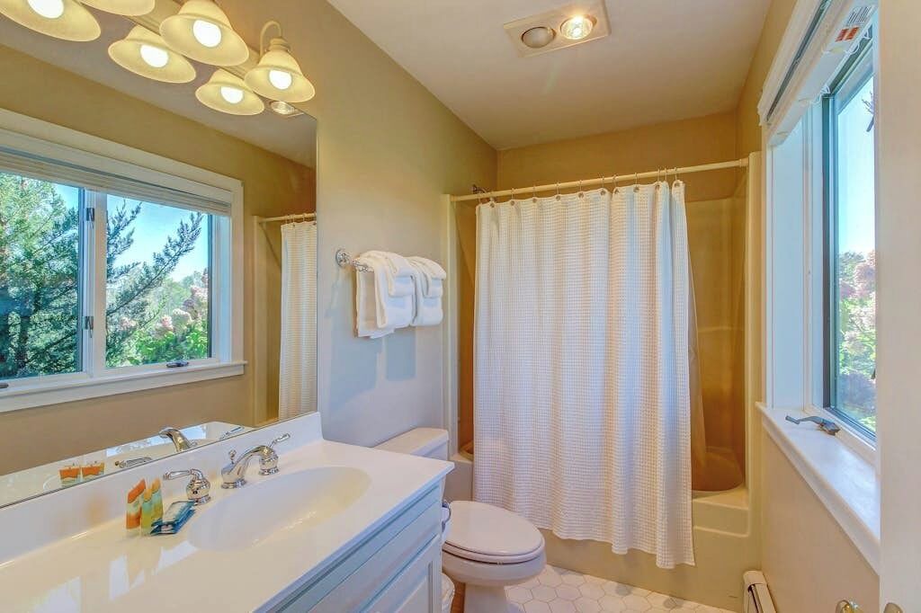 Photo of Bathroom in Brownsville