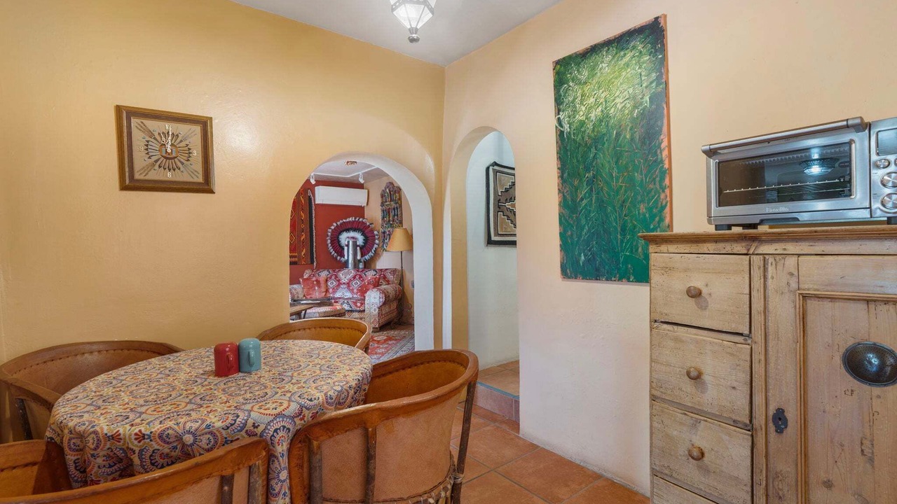 Photo of Livingroom in Historic Eastside