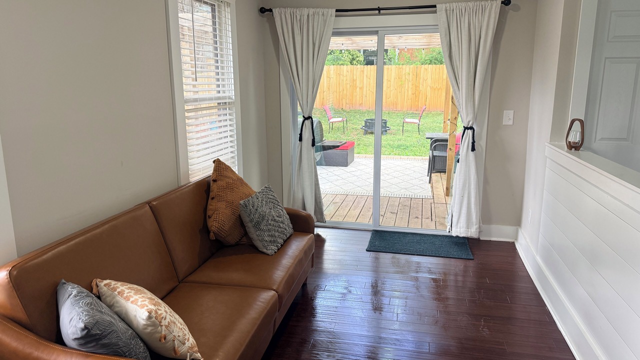 Photo of Livingroom in Candler-McAfee