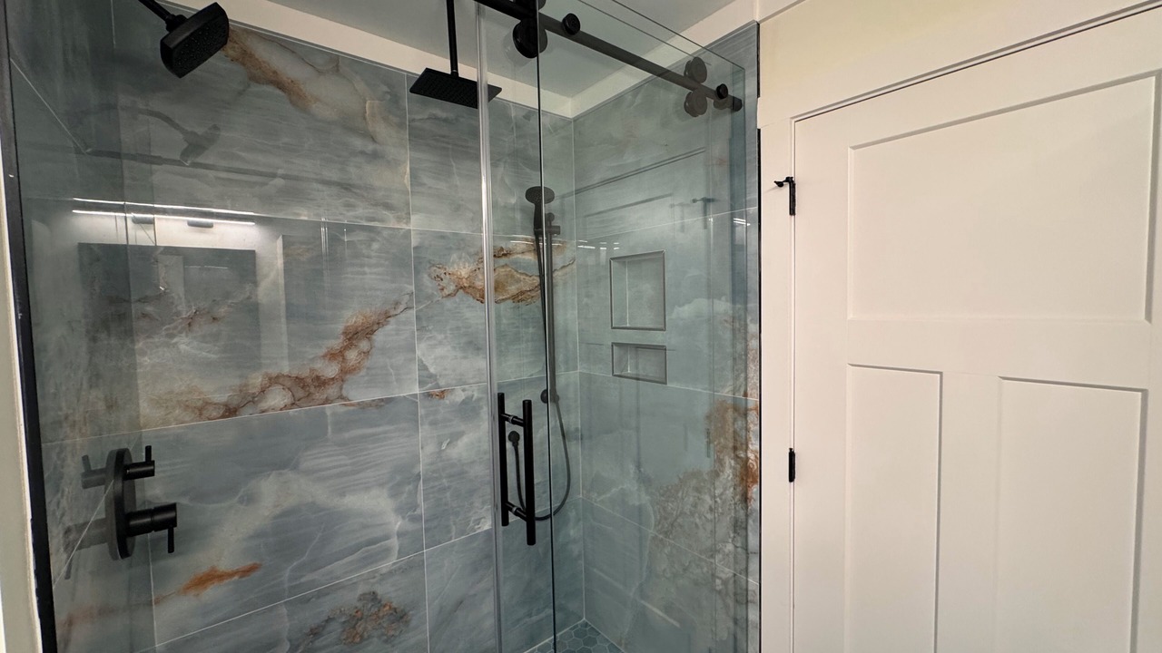 Photo of Bathroom in Huntcliff