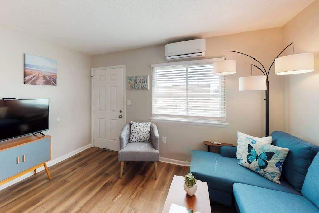Photo of Livingroom in Caine Woods