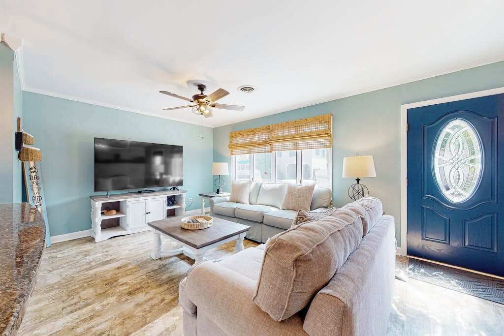 Photo of Livingroom in Caine Woods