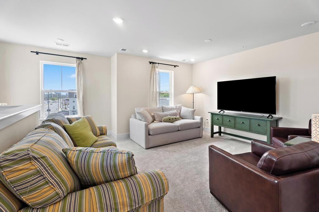 Photo of Livingroom in Caine Woods