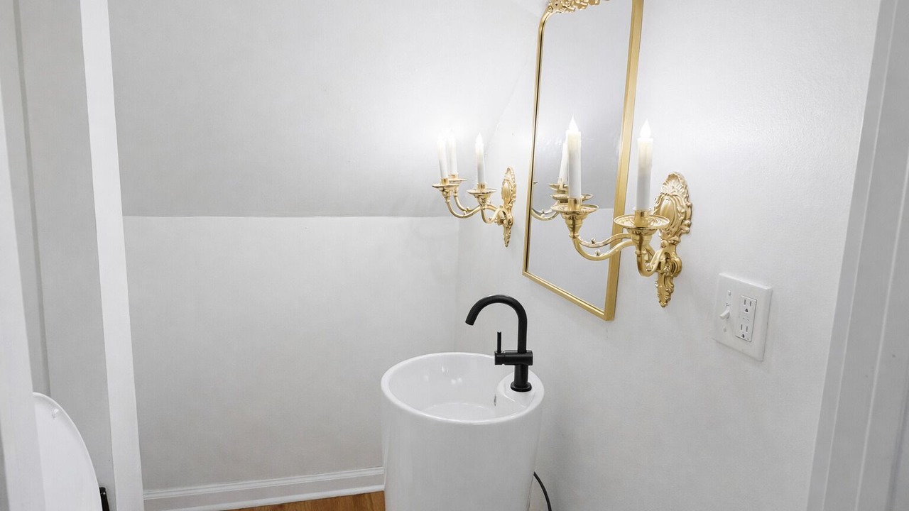 Photo of Bathroom in Jefferson Park