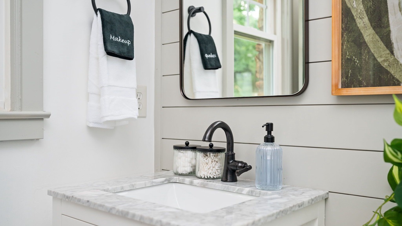 Photo of Bathroom in Belvedere Park