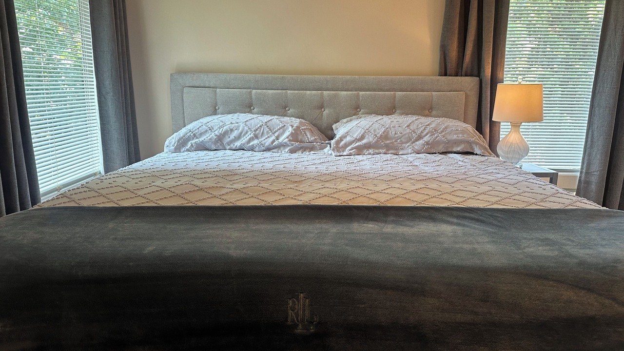Photo of Bedroom in Colonel Elias Earle Historic District