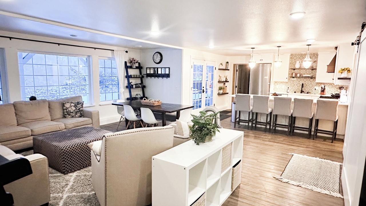Photo of Livingroom in West Juneau