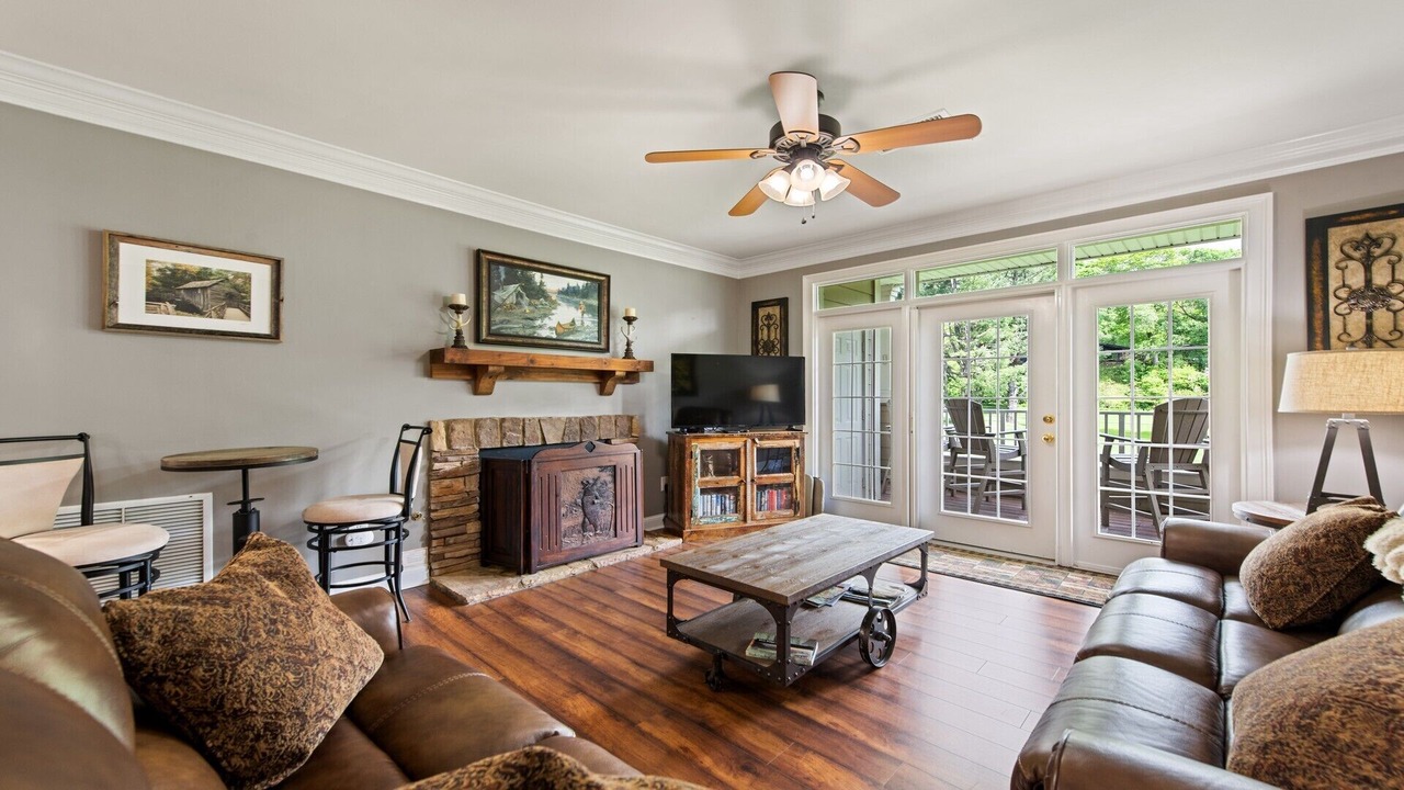 Photo of Livingroom in Maggie Valley