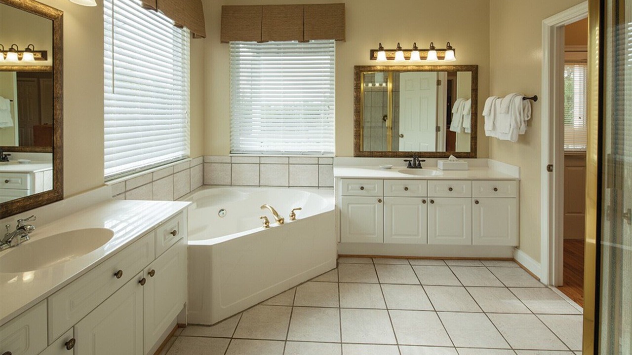 Photo of Bathroom in Ocean Ridge