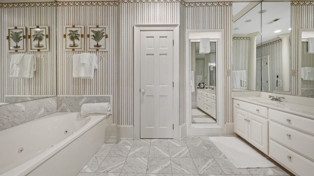 Photo of Bathroom in Debordieu Colony