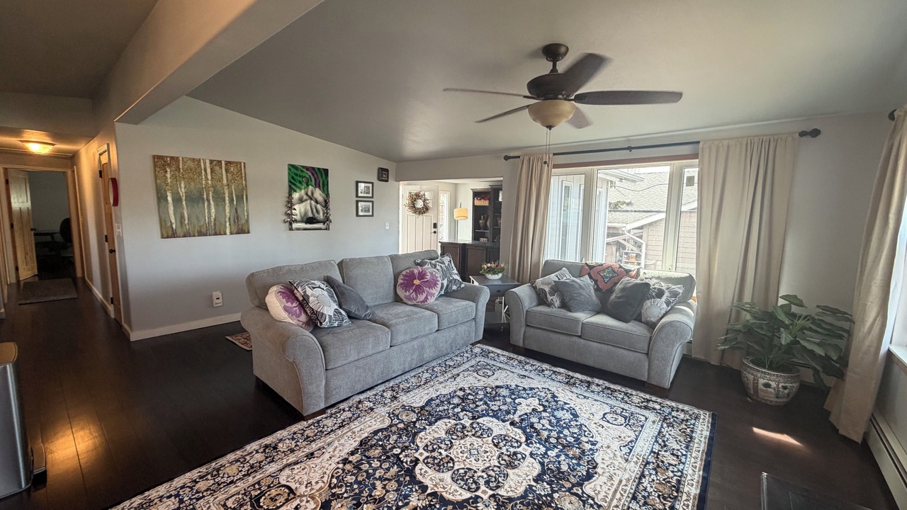 Photo of Livingroom in University Area