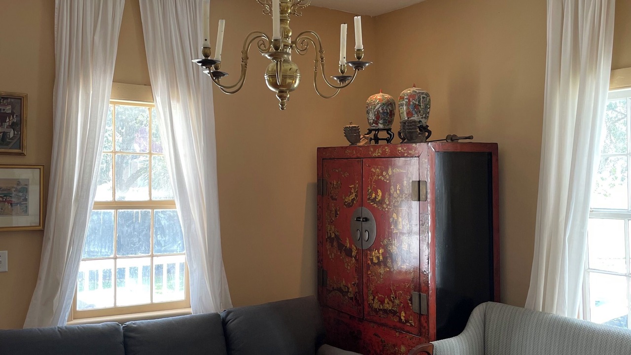 Photo of Livingroom in Historic District
