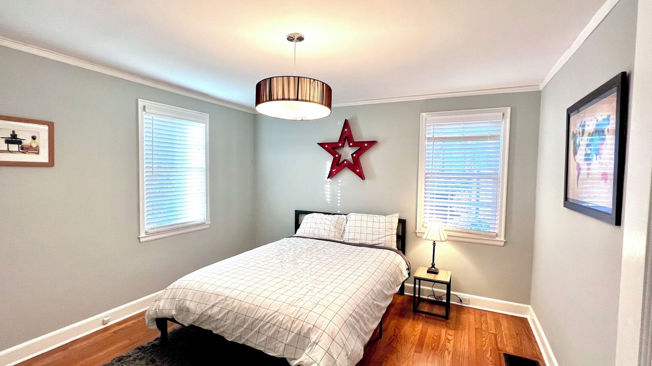 Photo of Bedroom in Jefferson Park