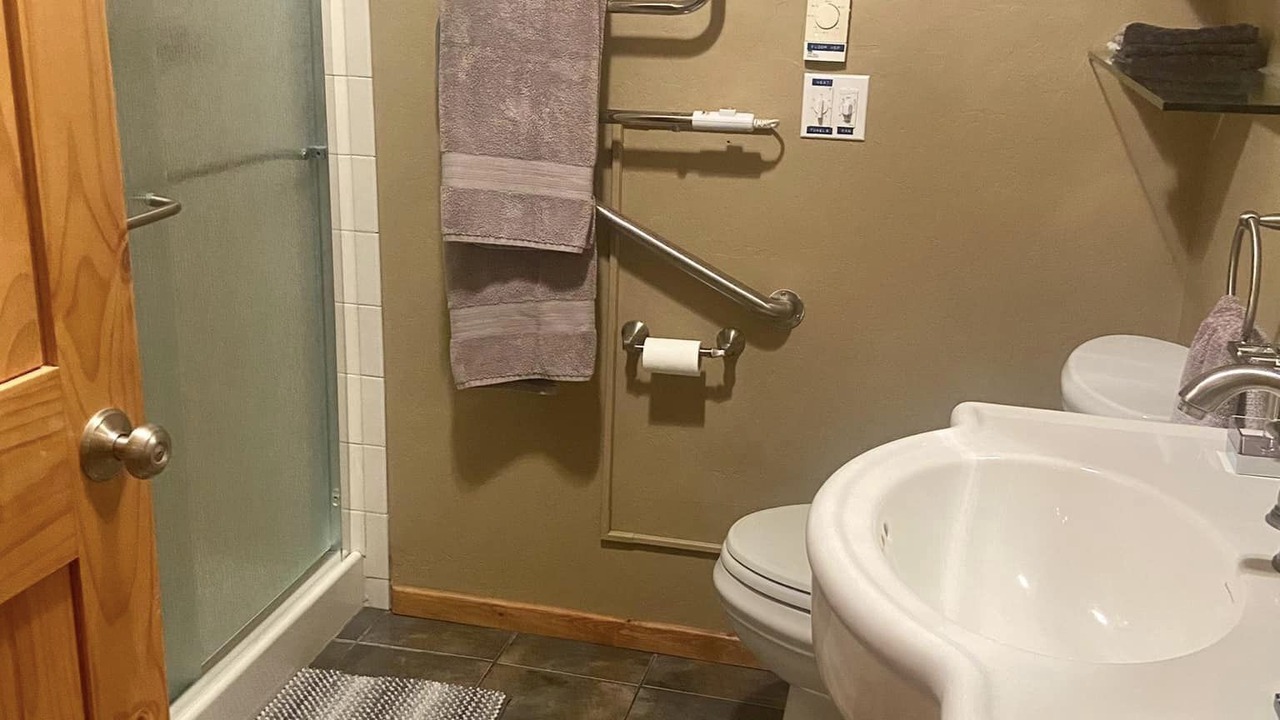 Photo of Bathroom in Kalifornsky