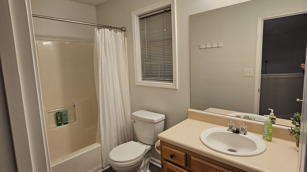 Photo of Bathroom in Smyrna