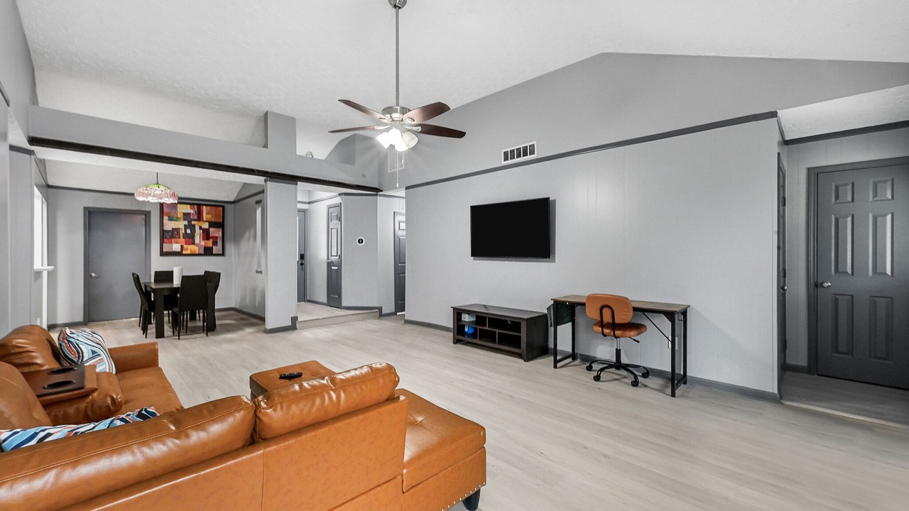 Photo of Livingroom in League City