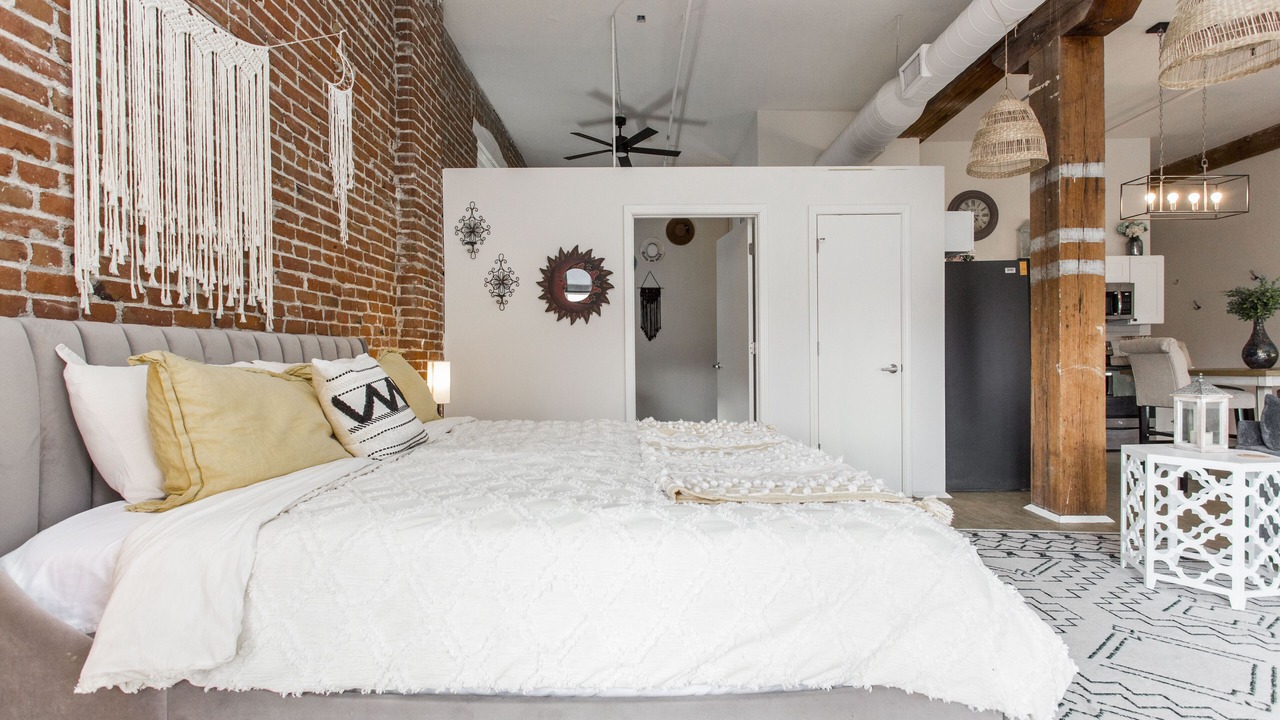 Photo of Bedroom in River Market