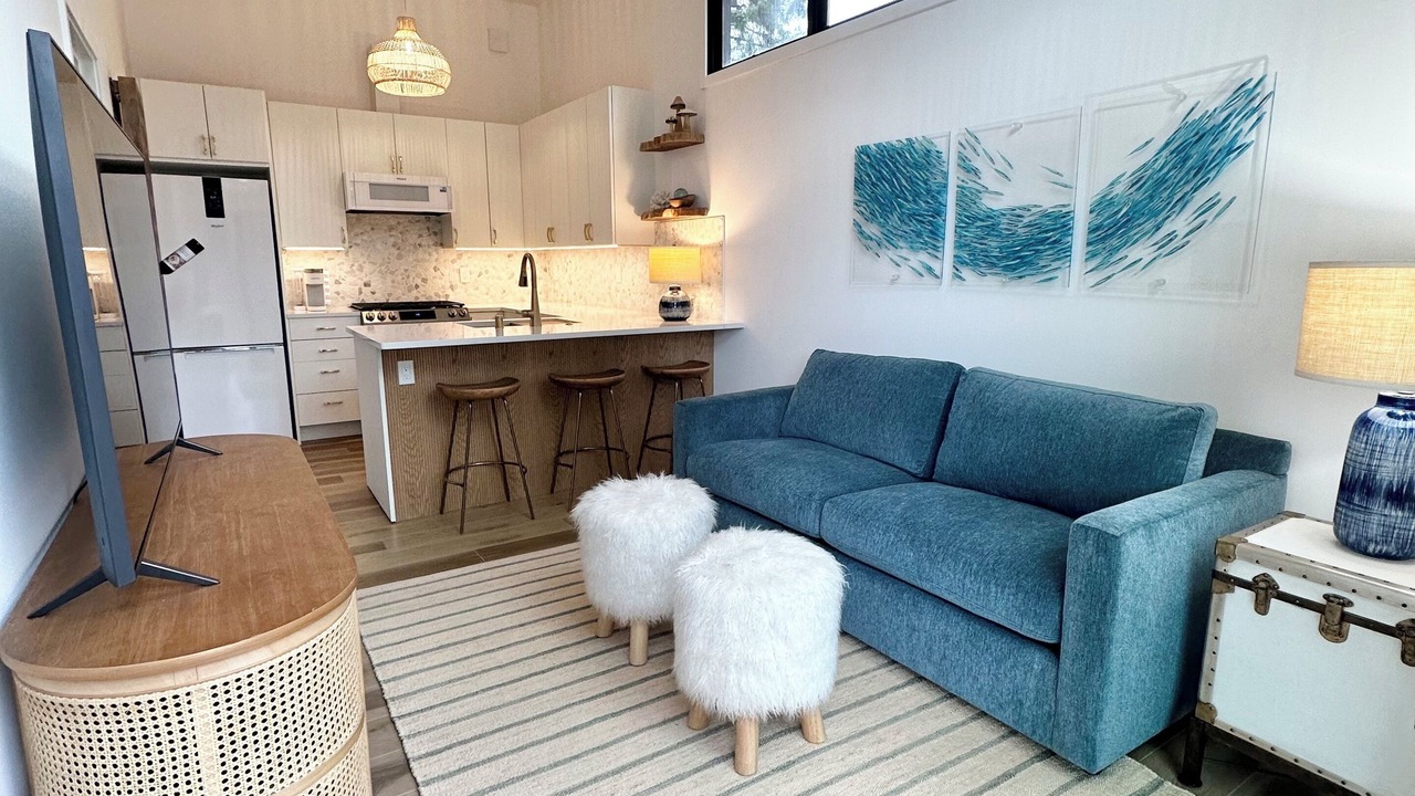 Photo of Livingroom in Mendenhall Valley