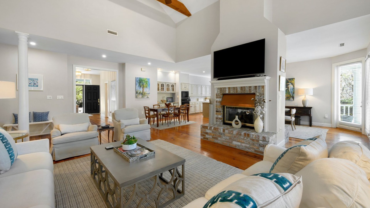 Photo of Livingroom in Debordieu Colony
