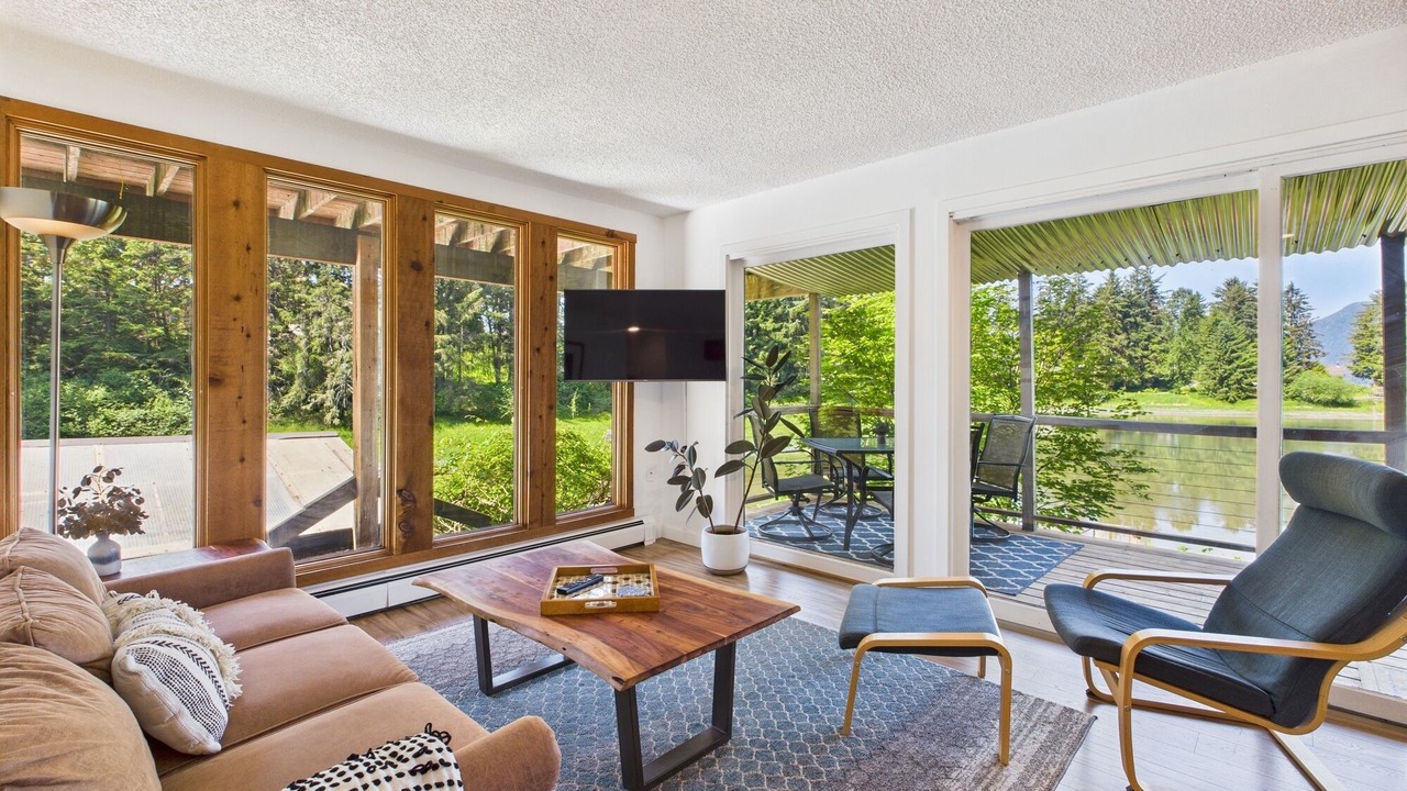 Photo of Livingroom in Juneau