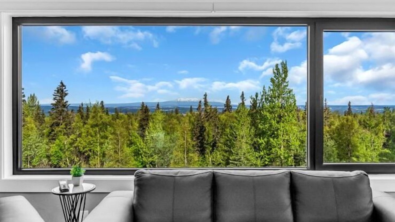 Photo of Livingroom in Mid-Hillside