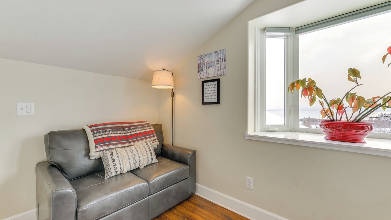 Photo of Livingroom in Homer