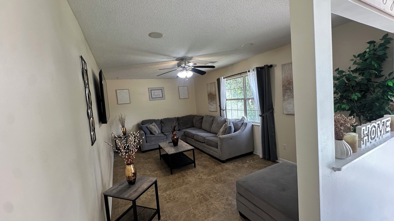 Photo of Livingroom in Huntcliff