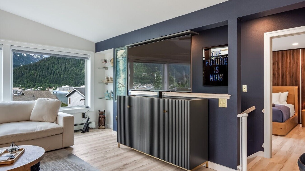 Photo of Livingroom in West Juneau
