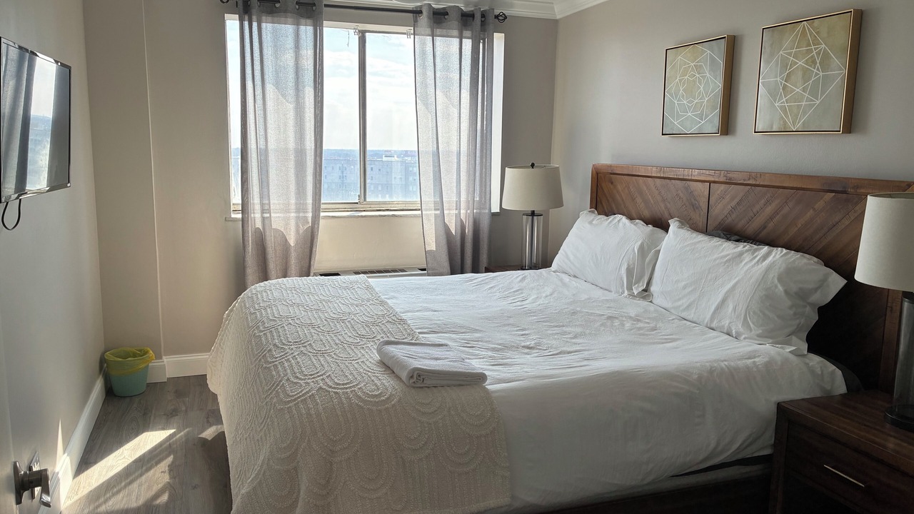 Photo of Bedroom in Peachtree Center