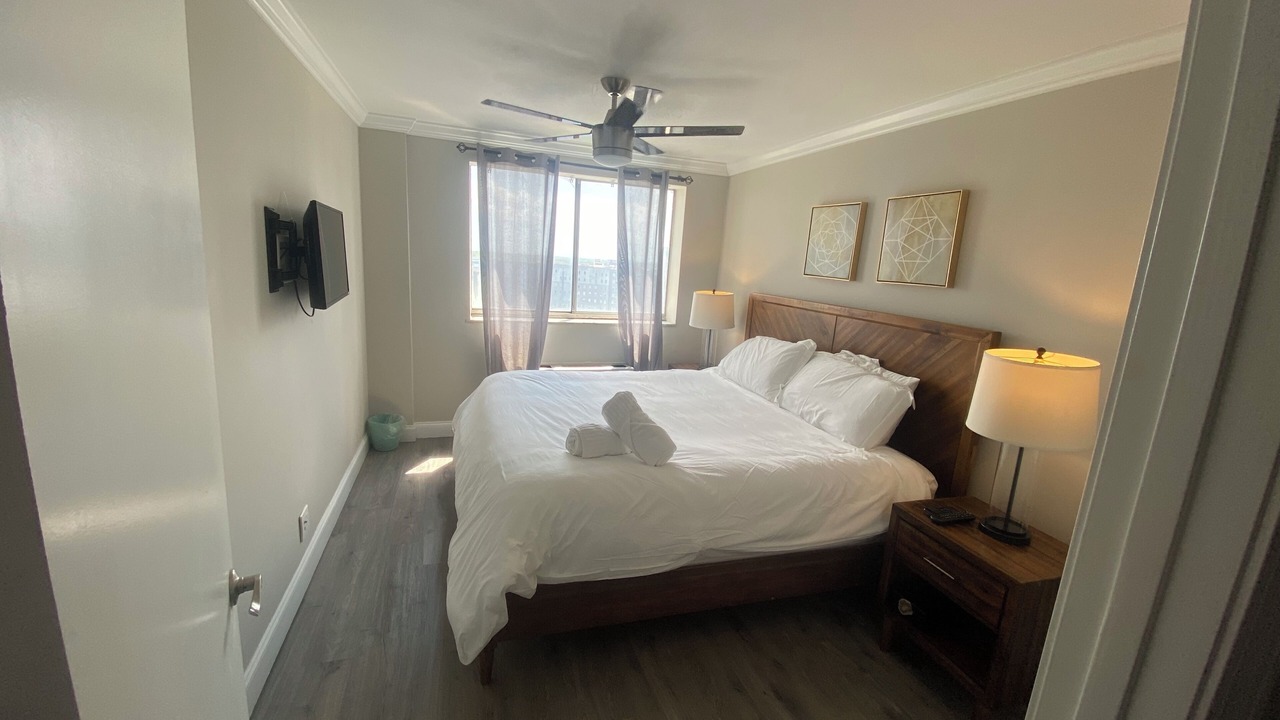Photo of Bedroom in Peachtree Center