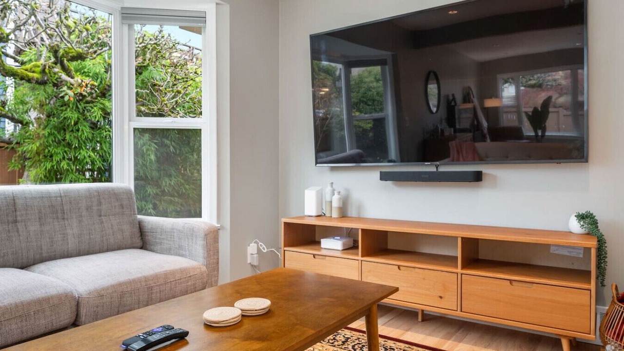 Photo of Livingroom in Lower Queen Anne