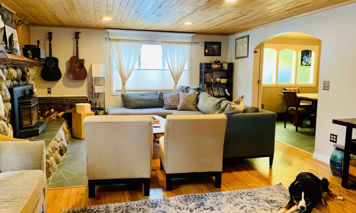 Photo of Livingroom in Airport Heights Community Council