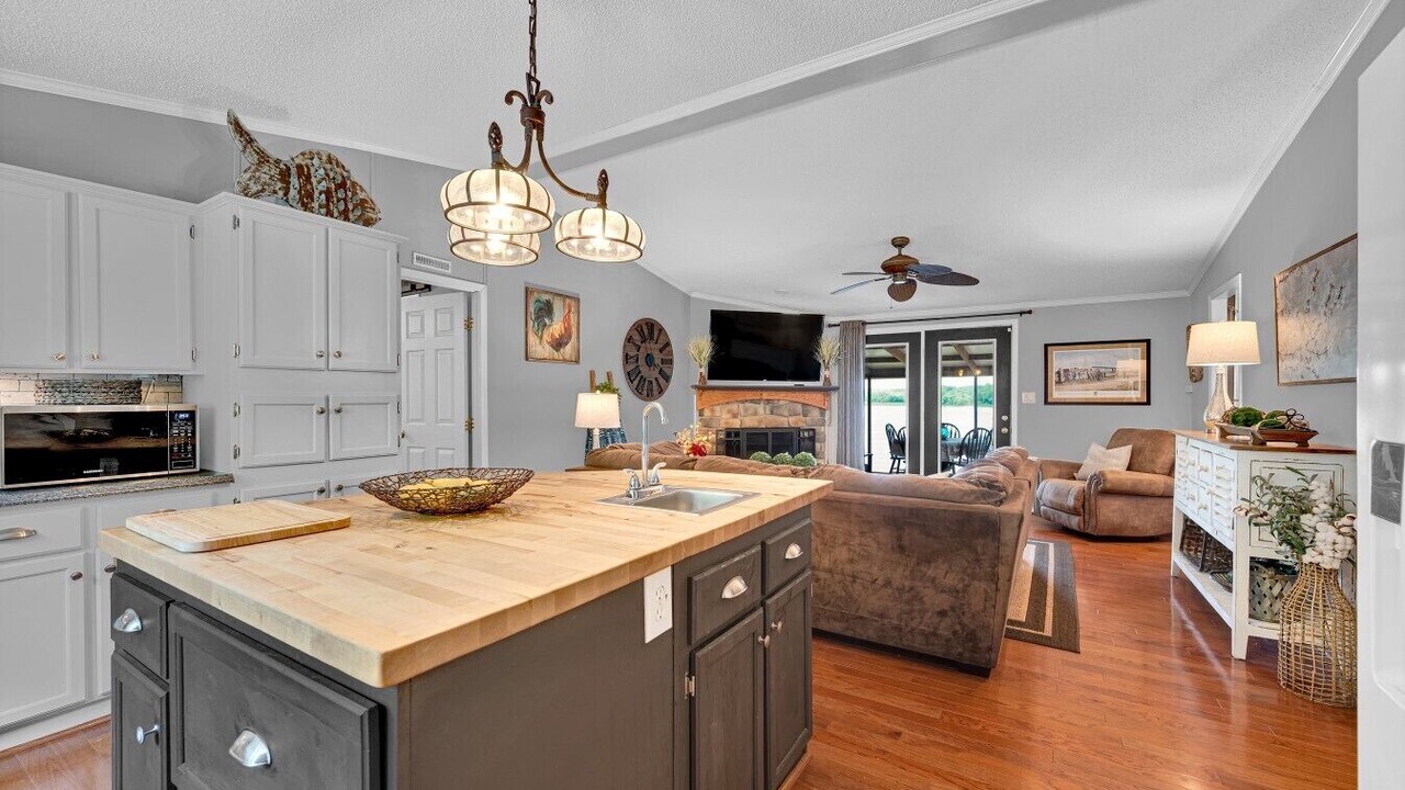 Photo of Livingroom in Greenwood County