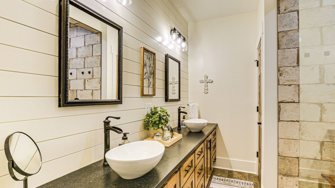 Photo of Bathroom in Easley