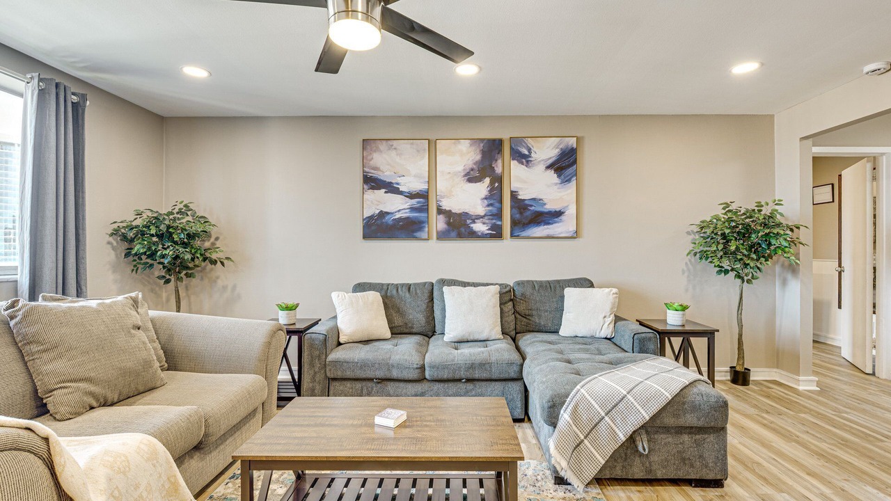 Photo of Livingroom in Peachtree Center