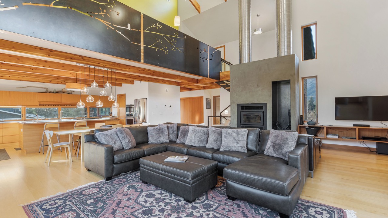 Photo of Livingroom in Alyeska