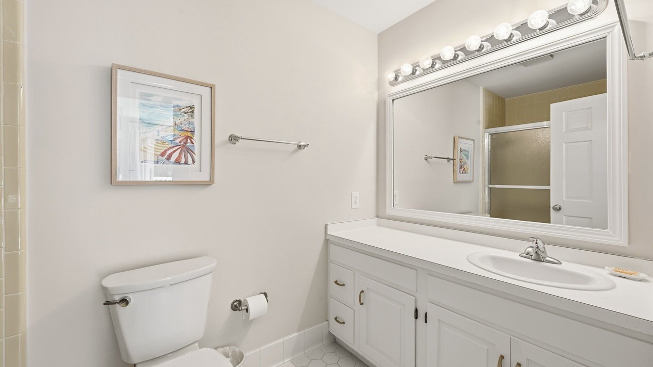 Photo of Bathroom in Debordieu Colony