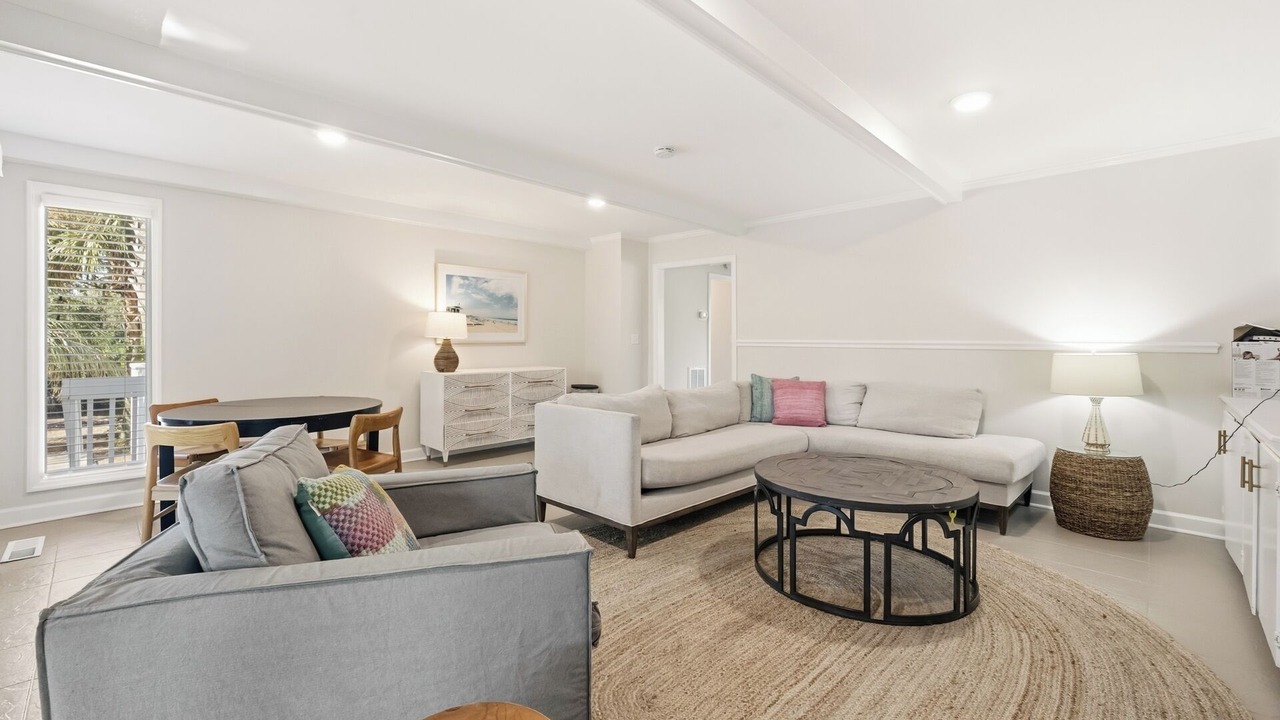 Photo of Livingroom in Debordieu Colony