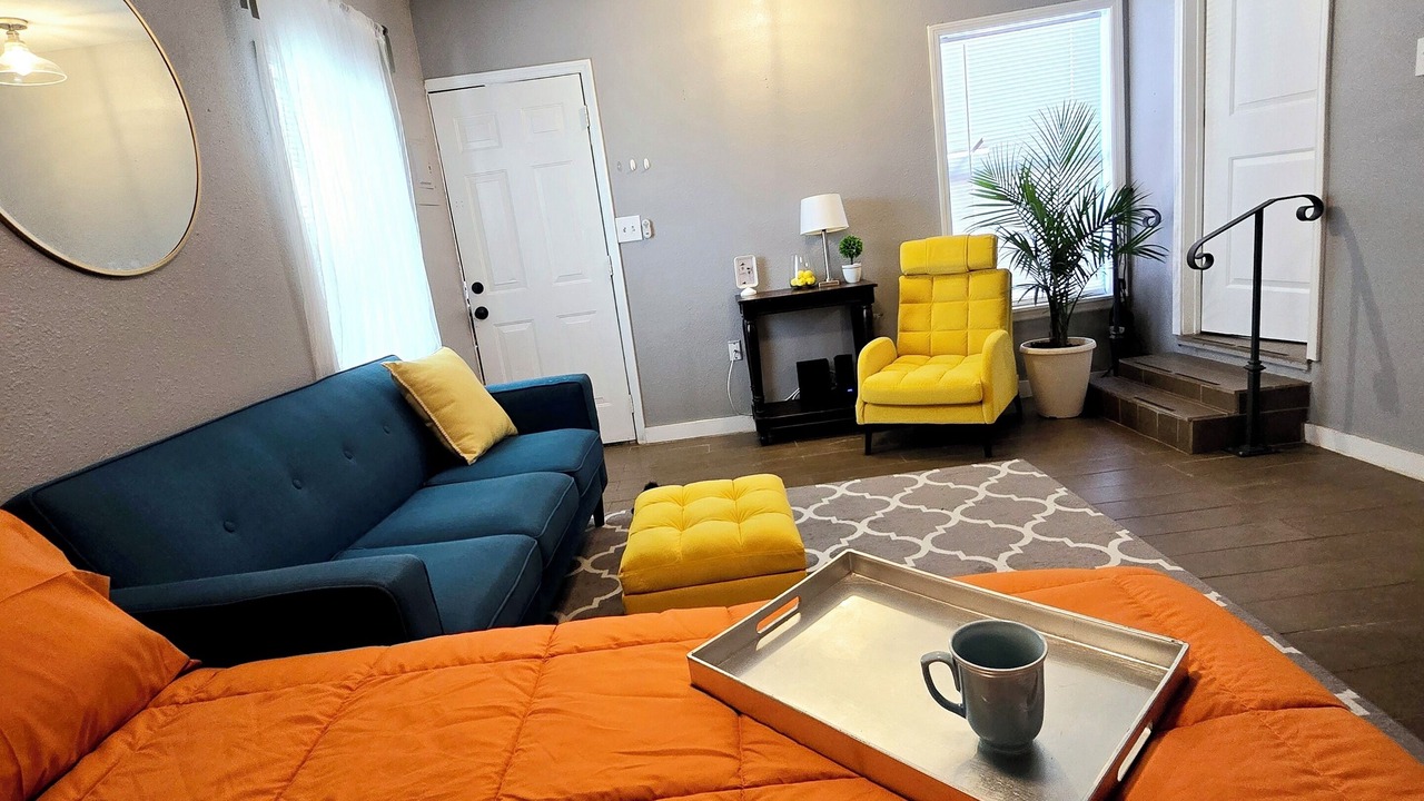 Photo of Livingroom in Government Hill